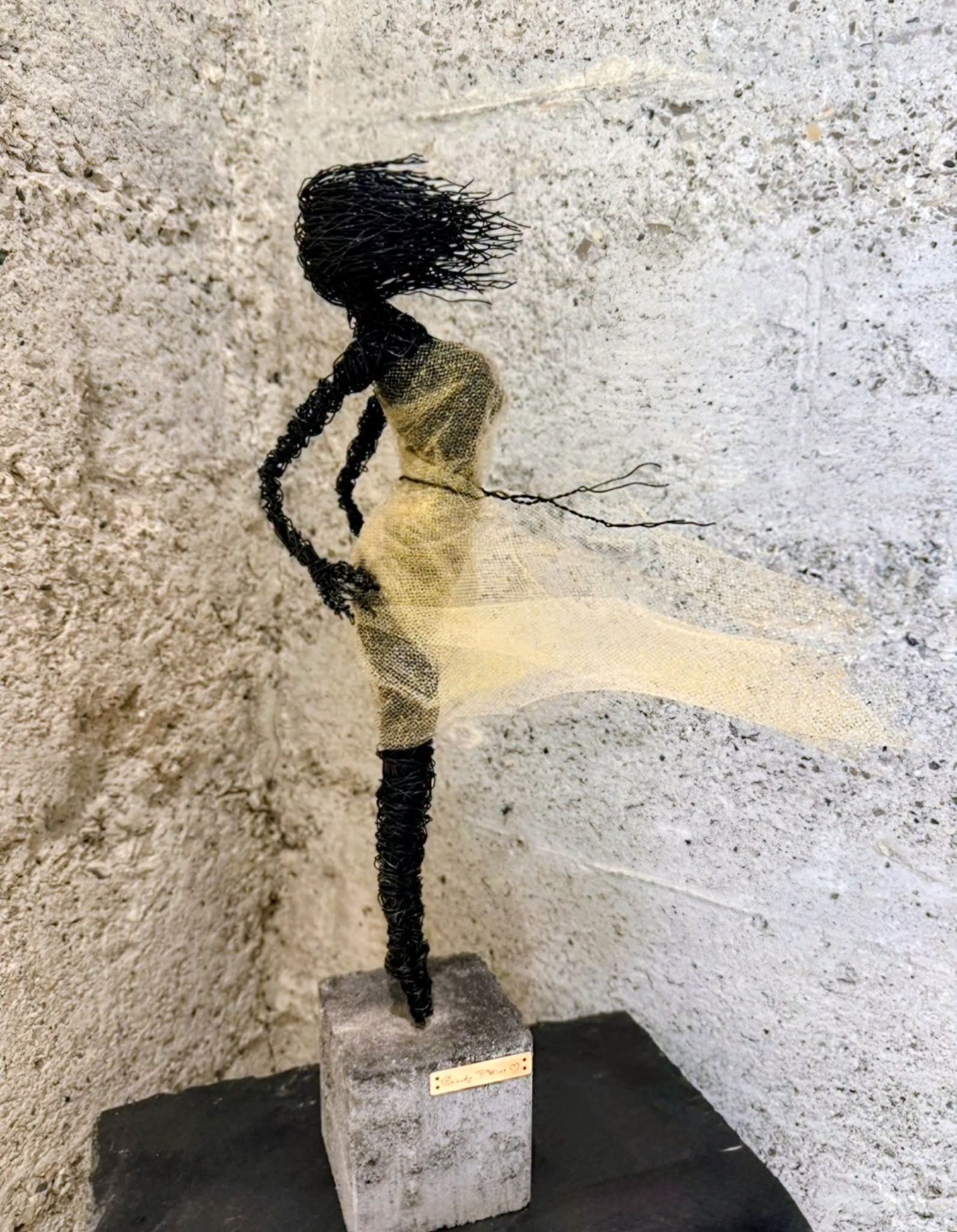 Tanz im Sturm gold Drahtfigur Tanz im Sturm - Part 2 gold